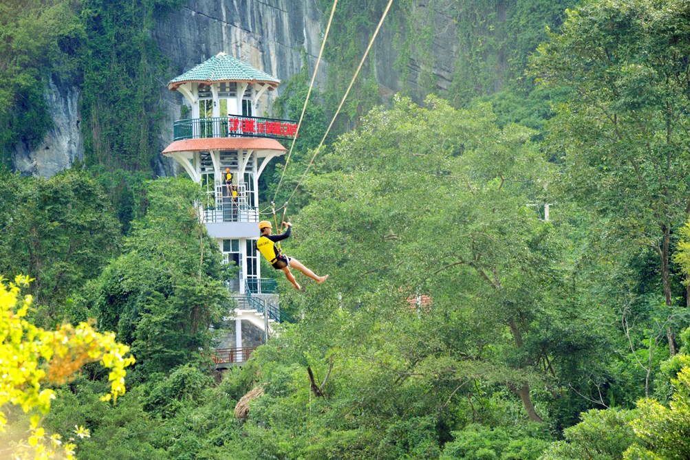 5. 高空溜索 (zipline)