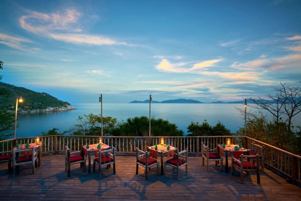 Six Senses Ninh Van Bay Dining by the Rocks